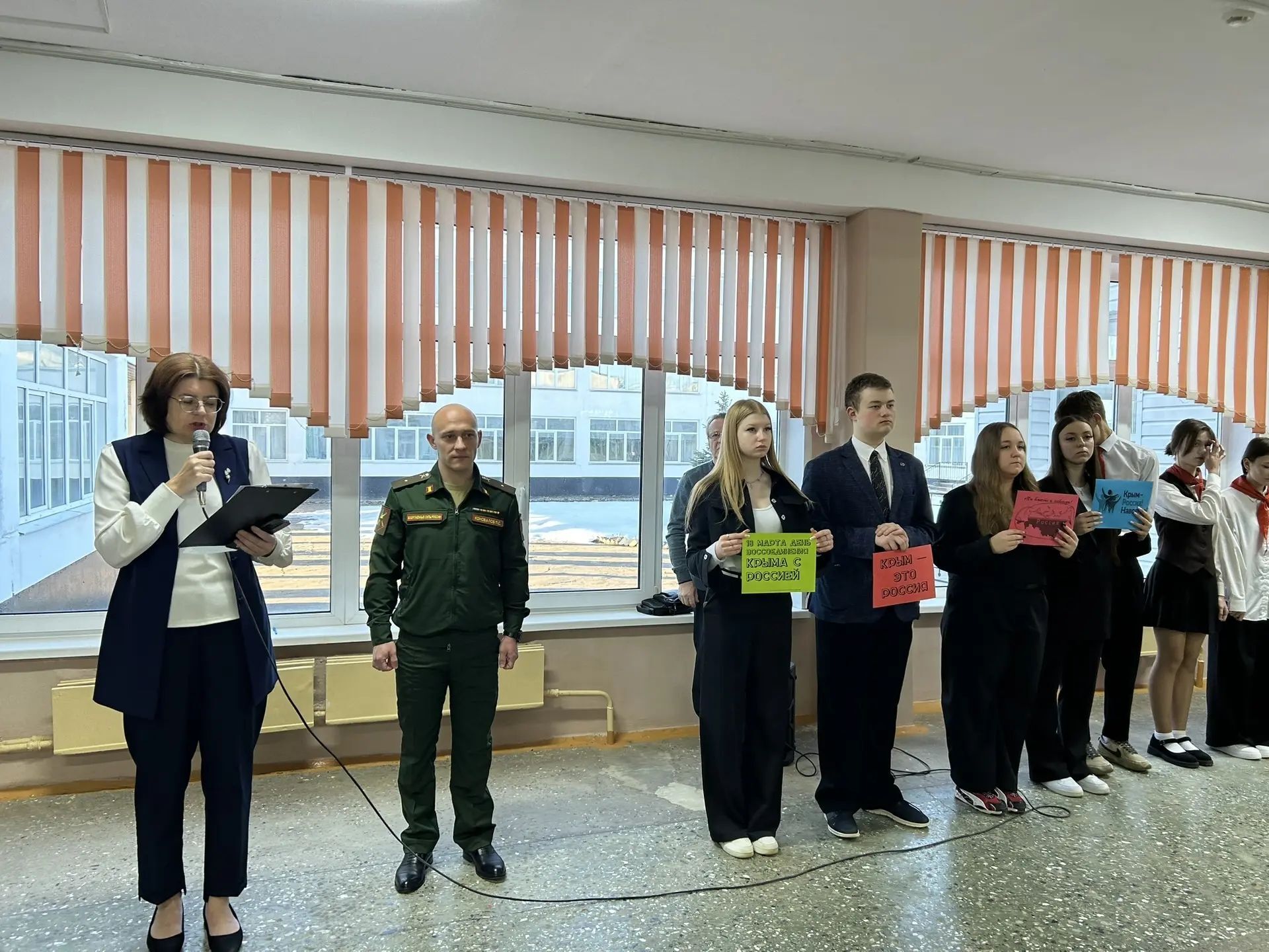 16 марта в МБОУ – CОШ № 7 им. А. С. Семенка состоялась тематическая линейка «Одна страна – одна история», посвящённая Дню воссоединения Крыма с Россией 16 марта в МБОУ – CОШ № 7 им. А. С. Семенка состоялась тематическая линейка «Одна страна – одна история», посвящённая Дню воссоединения Крыма с Россией