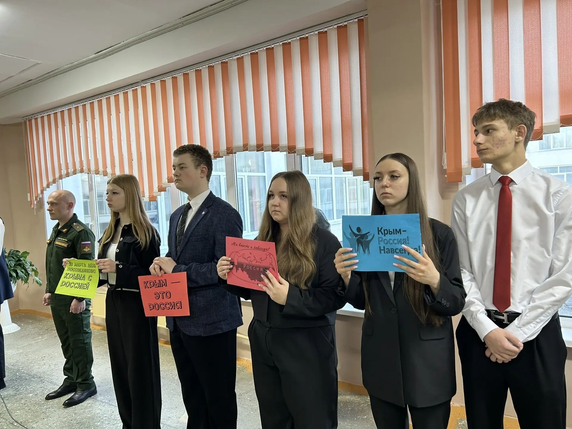 16 марта в МБОУ – CОШ № 7 им. А. С. Семенка состоялась тематическая линейка «Одна страна – одна история», посвящённая Дню воссоединения Крыма с Россией 16 марта в МБОУ – CОШ № 7 им. А. С. Семенка состоялась тематическая линейка «Одна страна – одна история», посвящённая Дню воссоединения Крыма с Россией