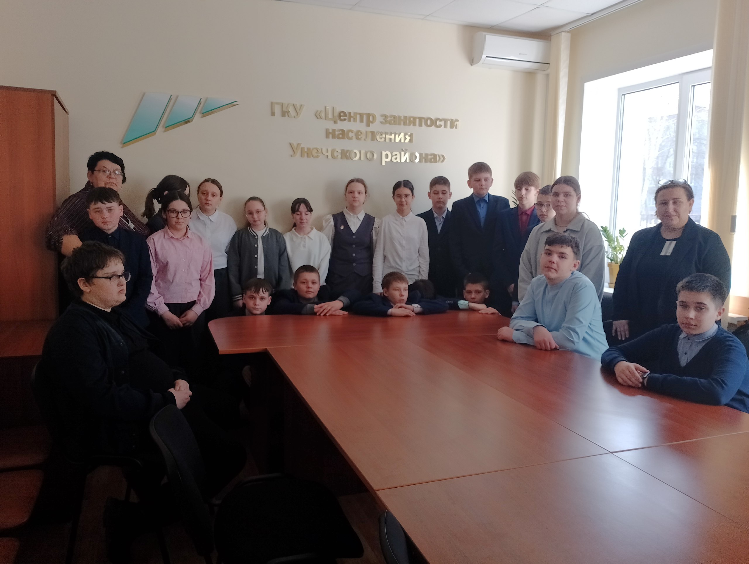 Экскурсия в будущее!. ГКУ «ЦЗН Унечского района» продолжает работу по содействию профессиональному определению школьников