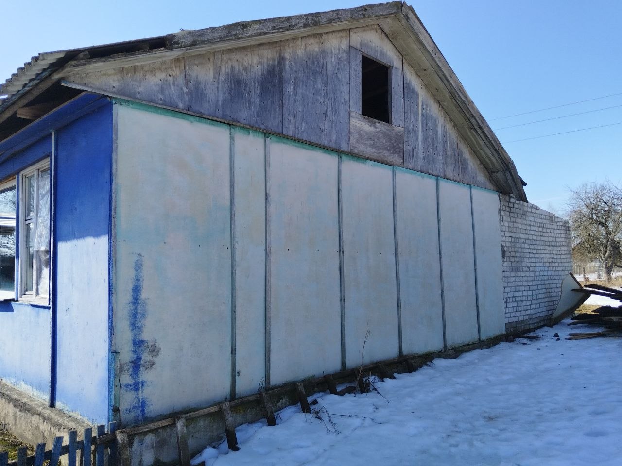 В Выгоничском районе начался капитальный ремонт Малфинского сельского клуба, который пострадал от взрыва БПЛА В Выгоничском районе начался капитальный ремонт Малфинского сельского клуба, который пострадал от взрыва БПЛА