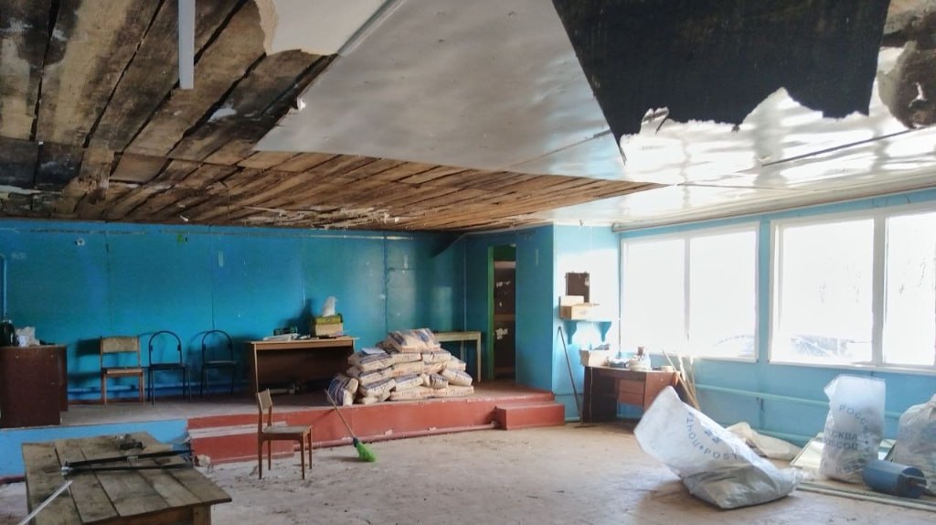 Опубликованы кадры разбитого дроном ВСУ сельского клуба в Брянской области