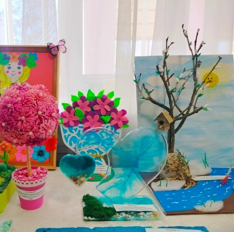 Каким ты видишь приход весны? Для кого-то капель и проталины, для других - первые цветы и пение вернувшихся птиц Каким ты видишь приход весны? Для кого-то капель и проталины, для других - первые цветы и пение вернувшихся птиц