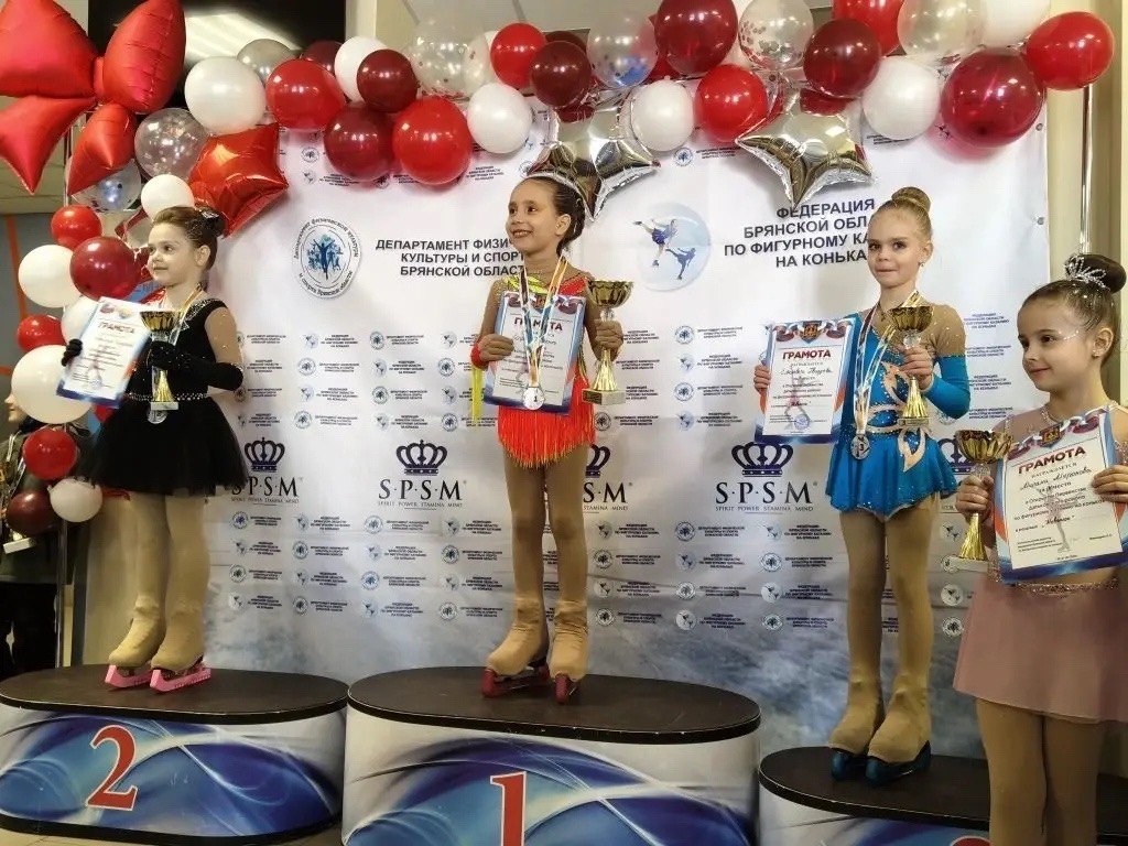 В городе Дятьково прошло открытое первенство Дятьковского района по фигурному катанию В городе Дятьково прошло открытое первенство Дятьковского района по фигурному катанию
