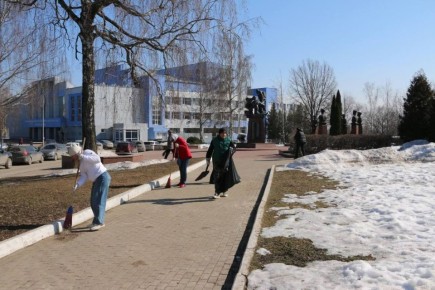 Активисты Единой России приняли участие в весеннем субботнике