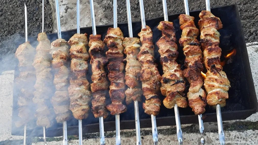 Брянцам напомнили о штрафах за жарку шашлыка во дворе