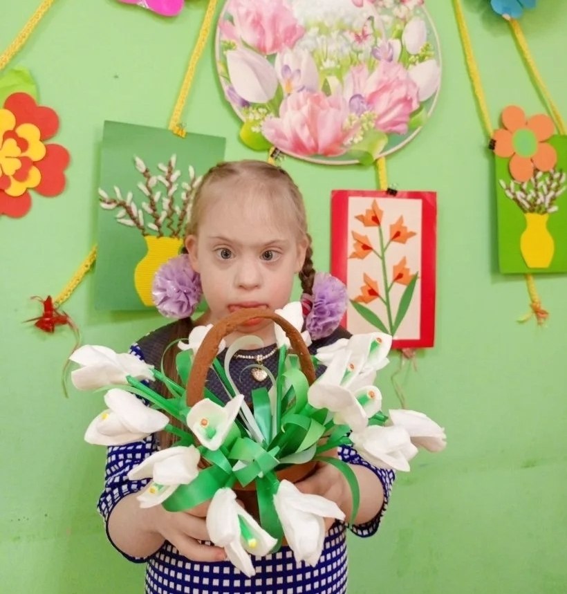 Каким ты видишь приход весны? Для кого-то капель и проталины, для других - первые цветы и пение вернувшихся птиц Каким ты видишь приход весны? Для кого-то капель и проталины, для других - первые цветы и пение вернувшихся птиц