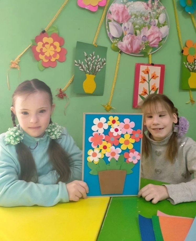 Каким ты видишь приход весны? Для кого-то капель и проталины, для других - первые цветы и пение вернувшихся птиц Каким ты видишь приход весны? Для кого-то капель и проталины, для других - первые цветы и пение вернувшихся птиц