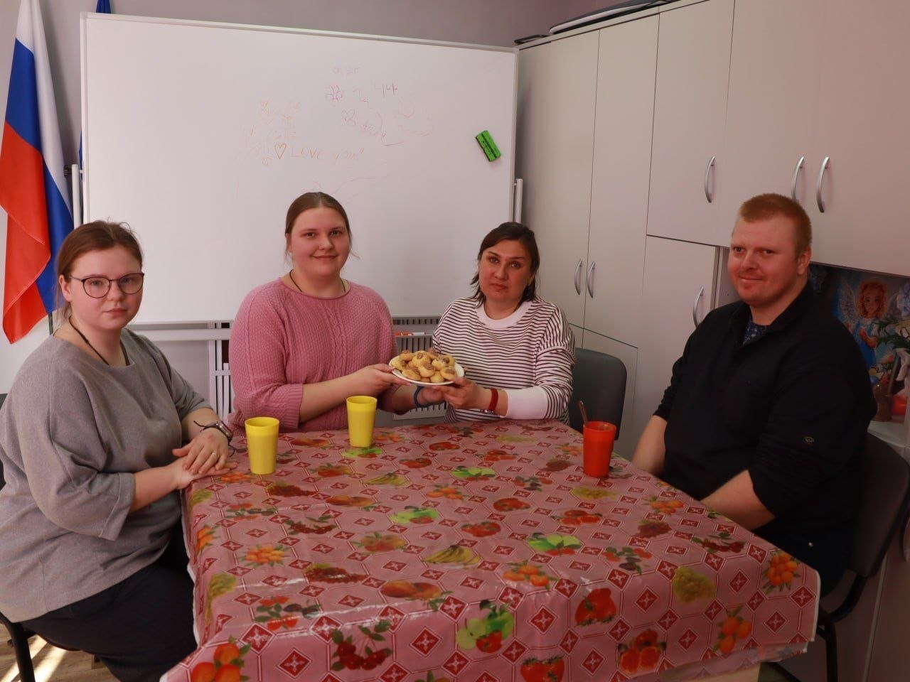 Представьте себе место, где воздух наполнен ароматом свежей выпечки, где царят искренние улыбки и рождается настоящее творческое вдохновение… Именно такую теплую и особенную атмосферу создали участники инклюзивного клуба...