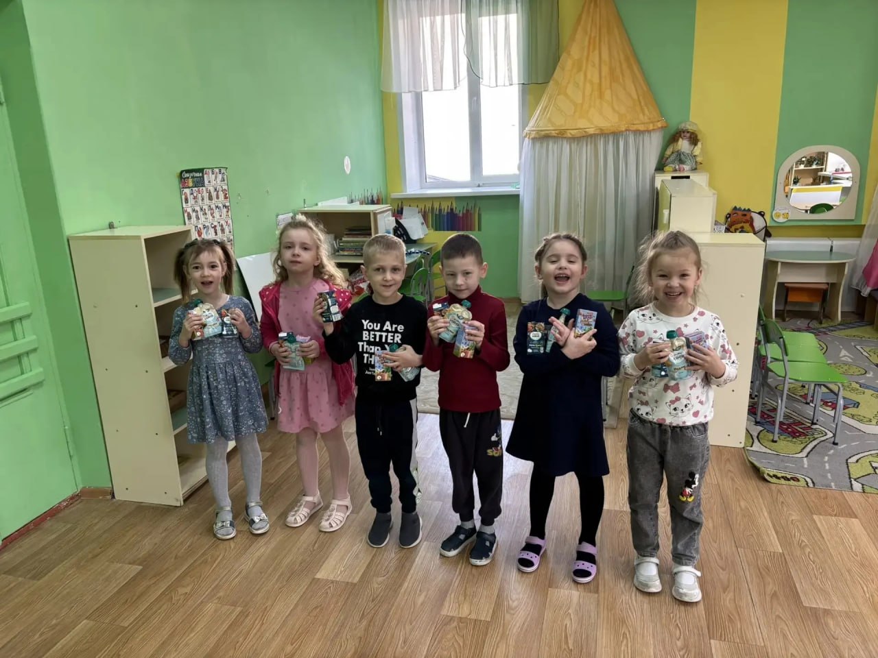 Липецк передал брянским детям почти пять тонн молочных «вкусняшек» Липецк передал брянским детям почти пять тонн молочных «вкусняшек»