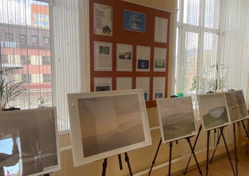 В Центральной библиотеке имени А. С. Пушкина действует авторская выставка фоторабот преподавателя художественного отделения Детской школы искусства им. Е. М. Беляева Людмилы Александровны Ксендзовой, посвященная прекрасной... В Центральной библиотеке имени А. С. Пушкина действует авторская выставка фоторабот преподавателя художественного отделения Детской школы искусства им. Е. М. Беляева Людмилы Александровны Ксендзовой, посвященная прекрасной...