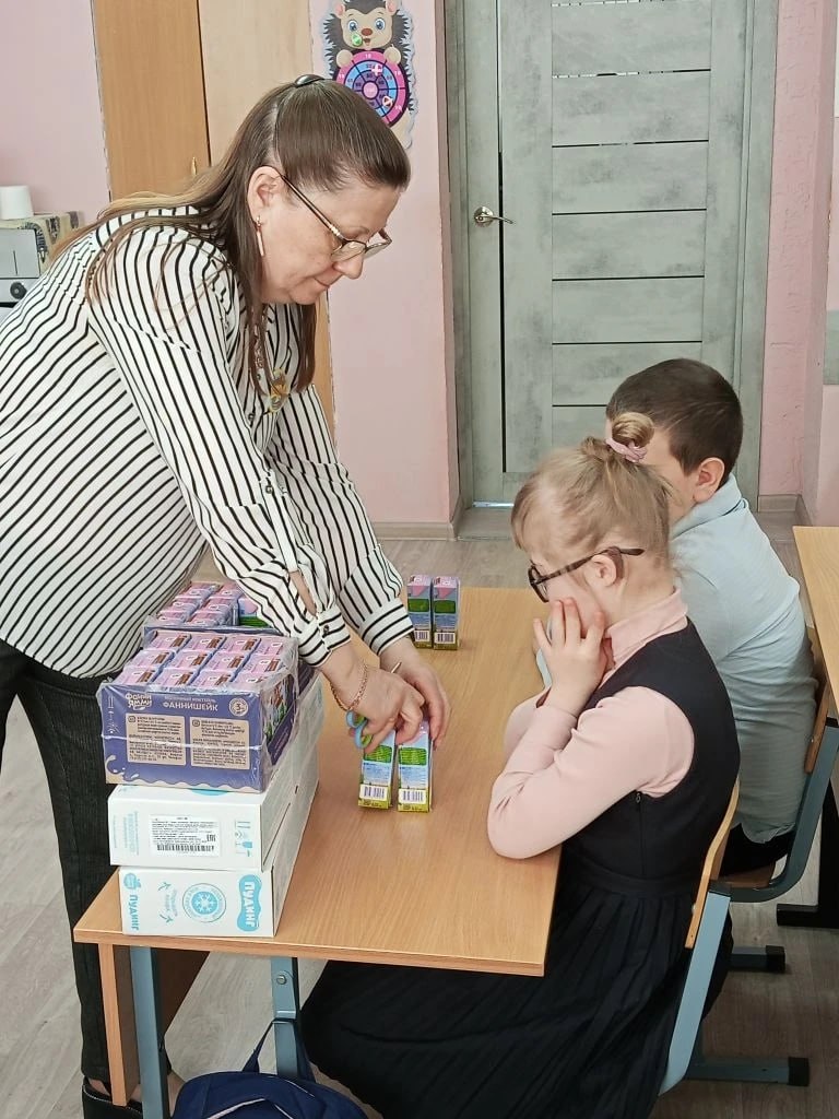 Липецк передал брянским детям почти пять тонн молочных «вкусняшек» Липецк передал брянским детям почти пять тонн молочных «вкусняшек»