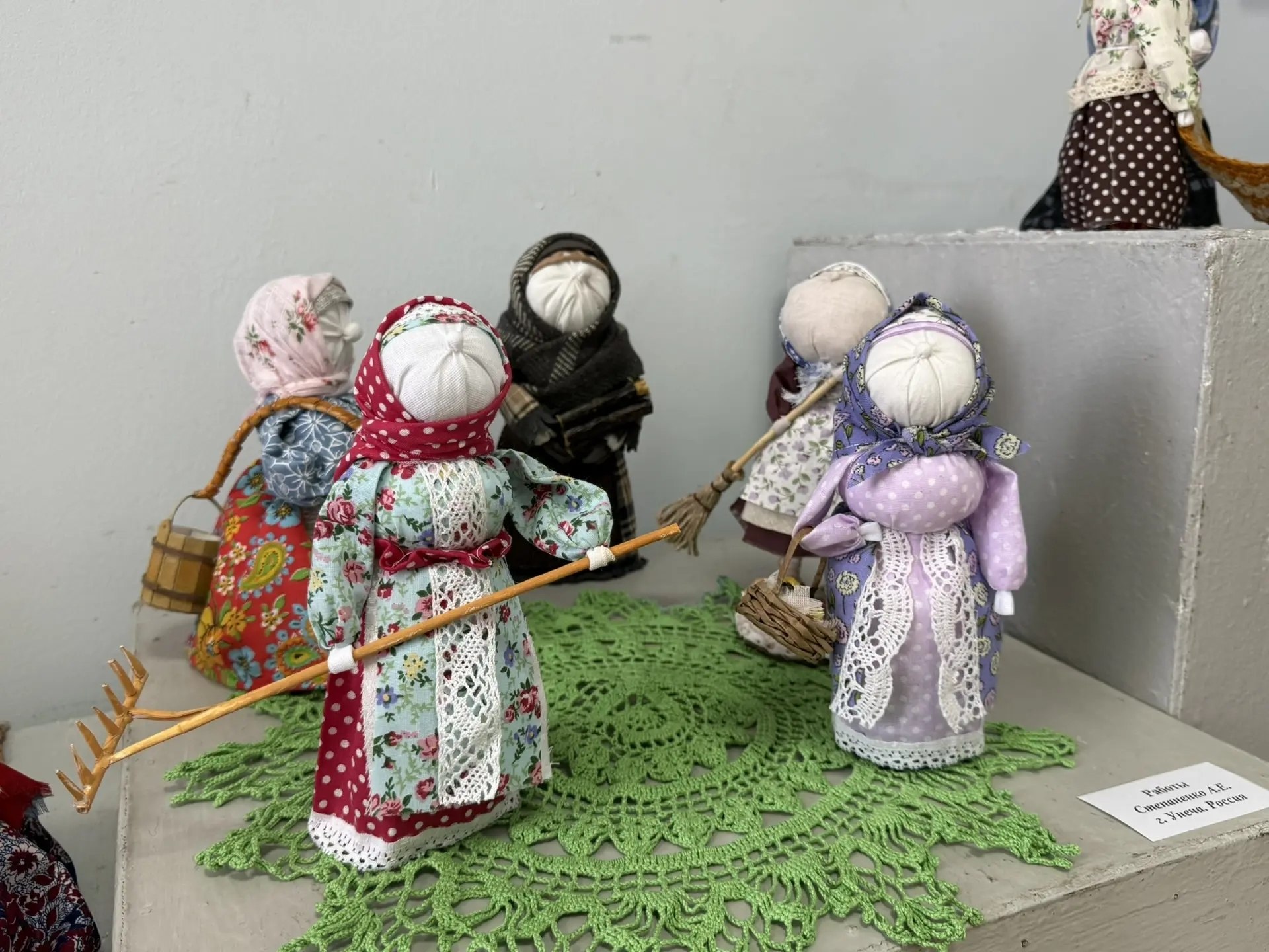 Сегодня участники клуба "Активное долголетие" ГБУ КЦСОН Унечского района побывали в картинной галереи нашего города, где прослушали познавательную лекцию "Славянские куклы-обереги", а также посетили тематическую выставку... Сегодня участники клуба "Активное долголетие" ГБУ КЦСОН Унечского района побывали в картинной галереи нашего города, где прослушали познавательную лекцию "Славянские куклы-обереги", а также посетили тематическую выставку...