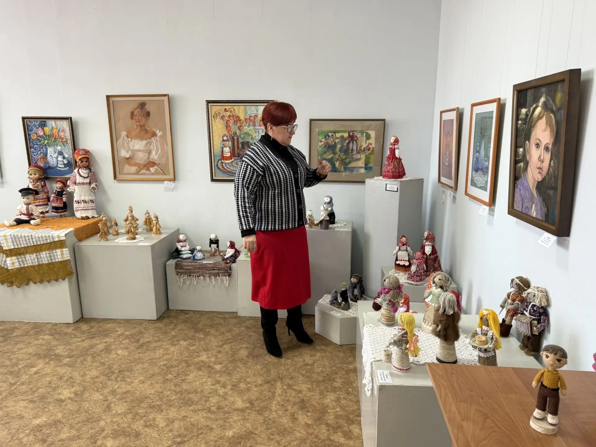 Сегодня участники клуба "Активное долголетие" ГБУ КЦСОН Унечского района побывали в картинной галереи нашего города, где прослушали познавательную лекцию "Славянские куклы-обереги", а также посетили тематическую выставку... Сегодня участники клуба "Активное долголетие" ГБУ КЦСОН Унечского района побывали в картинной галереи нашего города, где прослушали познавательную лекцию "Славянские куклы-обереги", а также посетили тематическую выставку...