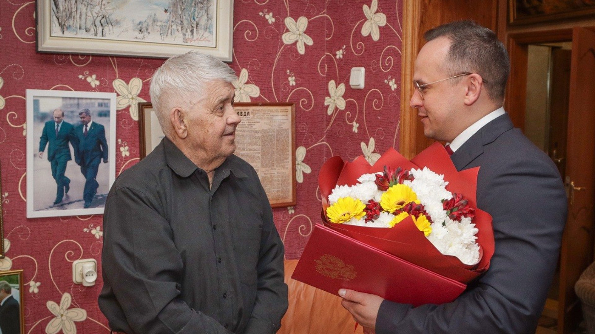 Первый губернатор Брянской области Юрий Лодкин отмечает 88-летие