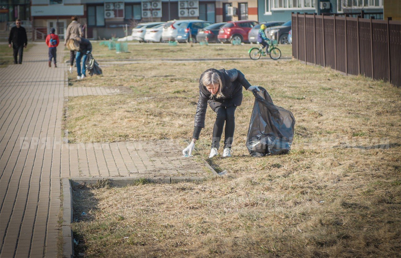 Как в Брянске проходит санитарная пятница: фоторепортаж горадминистрации Как в Брянске проходит санитарная пятница: фоторепортаж горадминистрации