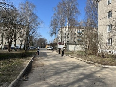 Учреждения системы образования нашего округа приступили к уборке прилегающих территорий, вокруг закрепленных памятников