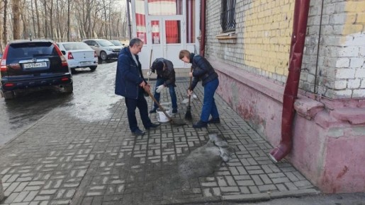 185 человек горадминистрации помогли убрать город