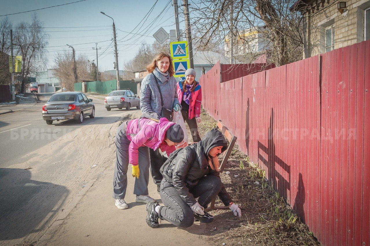 Как в Брянске проходит санитарная пятница: фоторепортаж горадминистрации Как в Брянске проходит санитарная пятница: фоторепортаж горадминистрации