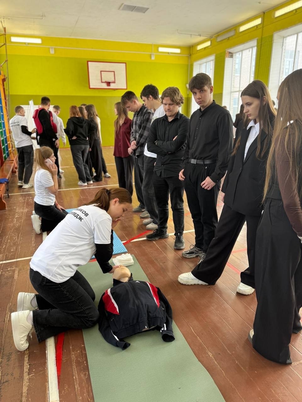 18 марта в рамках профориентационной работы медицинского класса наша школа распахнула двери для представителей Новозыбковского медицинского колледжа 18 марта в рамках профориентационной работы медицинского класса наша школа распахнула двери для представителей Новозыбковского медицинского колледжа