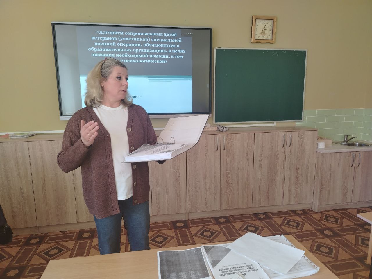 В марте и апреле специалистами Клинцовского городского Центра ППМиСП по ранее составленному графику во всех школах города проводится семинар для педагогов по теме: «Алгоритм сопровождения в образовательных организациях детей... В марте и апреле специалистами Клинцовского городского Центра ППМиСП по ранее составленному графику во всех школах города проводится семинар для педагогов по теме: «Алгоритм сопровождения в образовательных организациях детей...