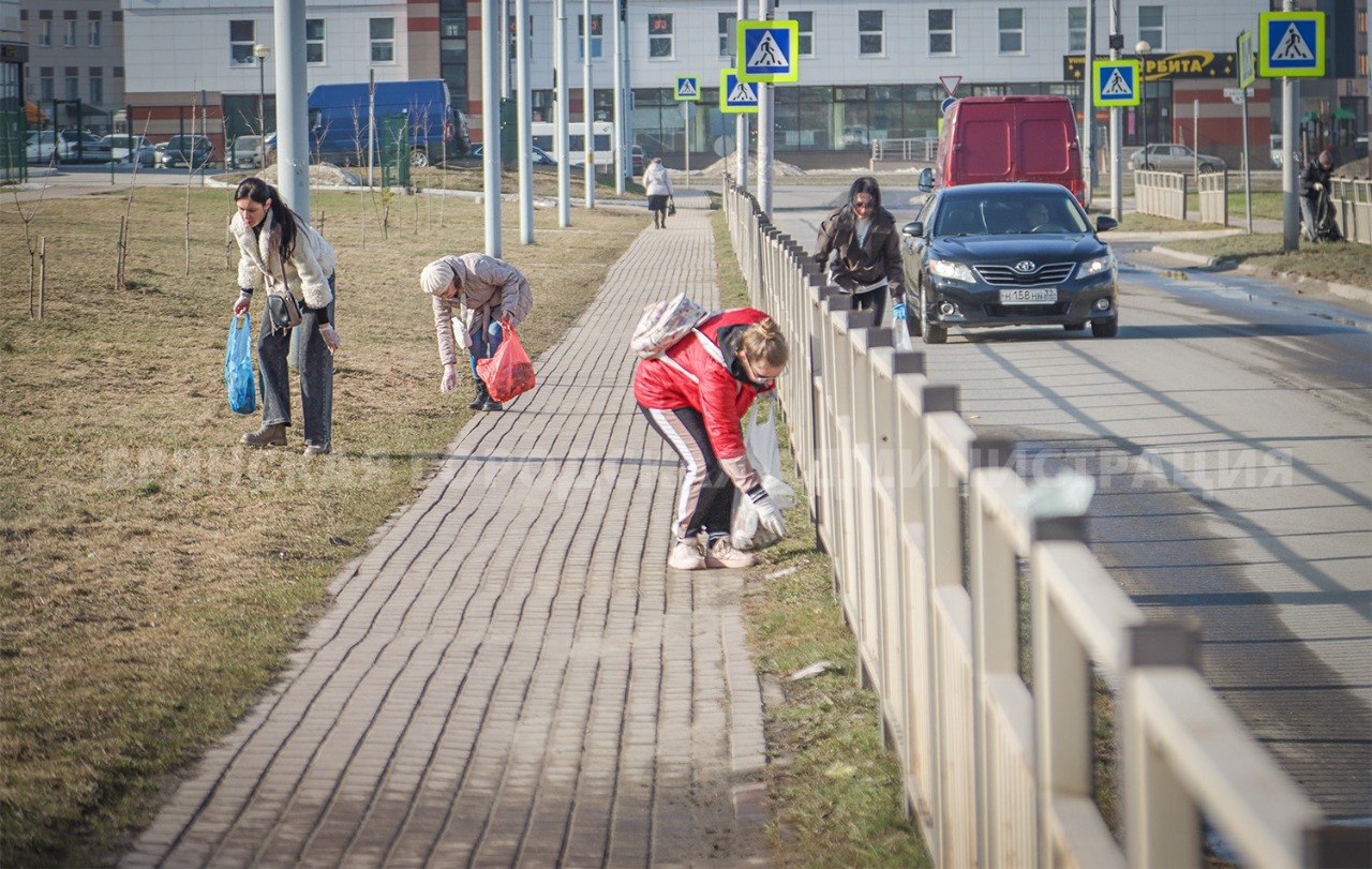 Как в Брянске проходит санитарная пятница: фоторепортаж горадминистрации Как в Брянске проходит санитарная пятница: фоторепортаж горадминистрации