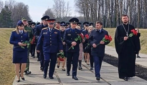 В Беларуси сотрудники Следственного комитета Российской Федерации приняли участие в открытии выставки в мемориальном комплексе «Хатынь» В Беларуси сотрудники Следственного комитета Российской Федерации приняли участие в открытии выставки в мемориальном комплексе «Хатынь»