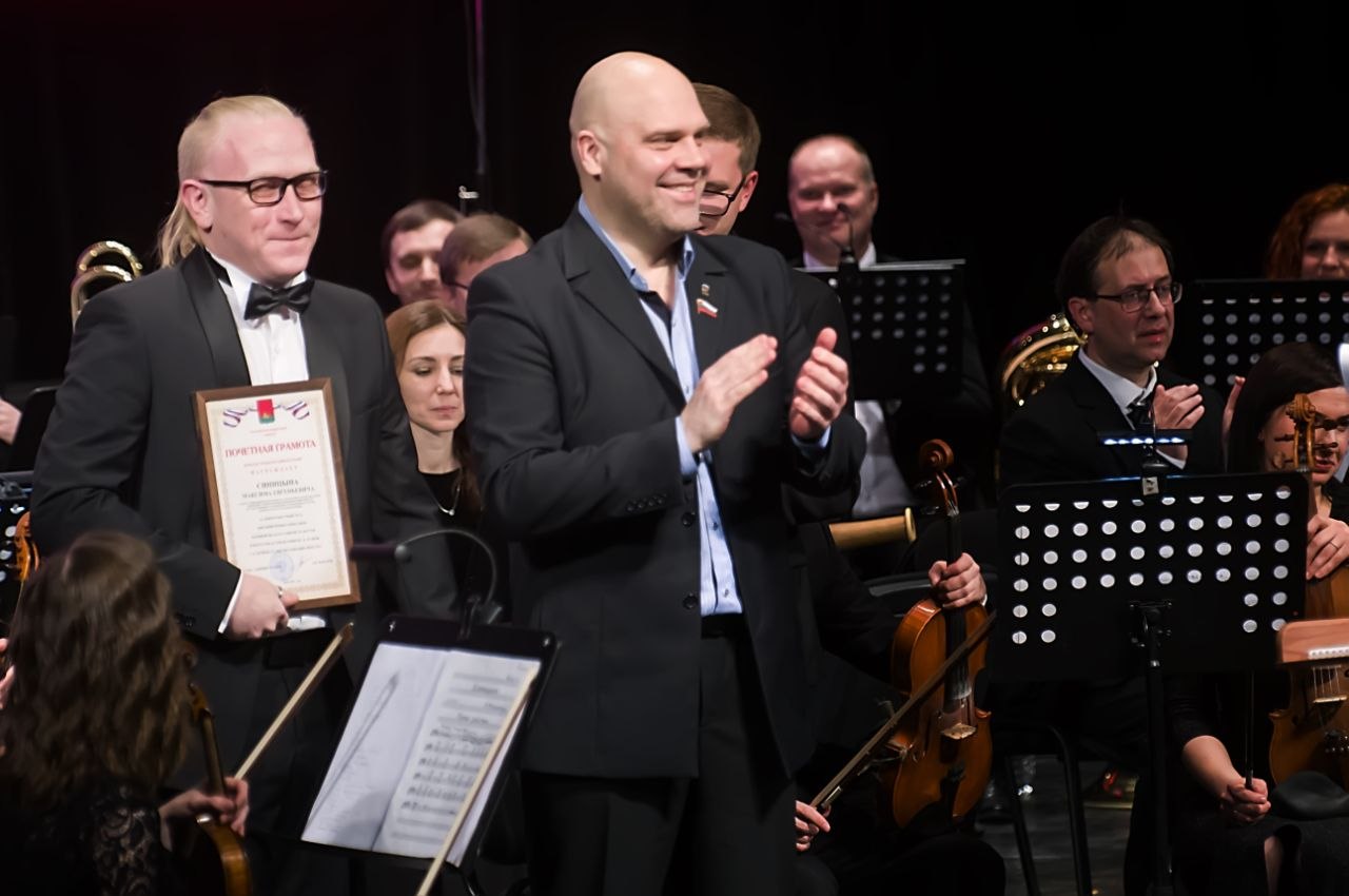 В концертном зале «Дружба» Брянской областной филармонии состоялся юбилейный гала-концерт Брянского Губернаторского симфонического оркестра под управлением художественного руководителя и главного дирижёра Алексея Верховена В концертном зале «Дружба» Брянской областной филармонии состоялся юбилейный гала-концерт Брянского Губернаторского симфонического оркестра под управлением художественного руководителя и главного дирижёра Алексея Верховена