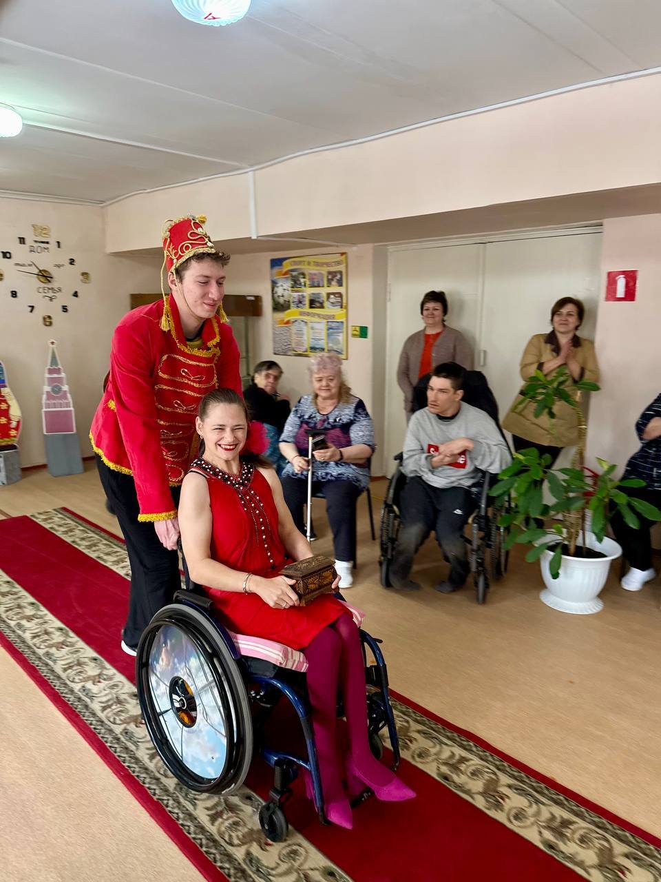 «Мы любим красное носить». Сегодня мы отмечаем День Счастья! И Дарковичский дом социального обслуживания решил сделать его незабываемым для всех «Мы любим красное носить». Сегодня мы отмечаем День Счастья! И Дарковичский дом социального обслуживания решил сделать его незабываемым для всех