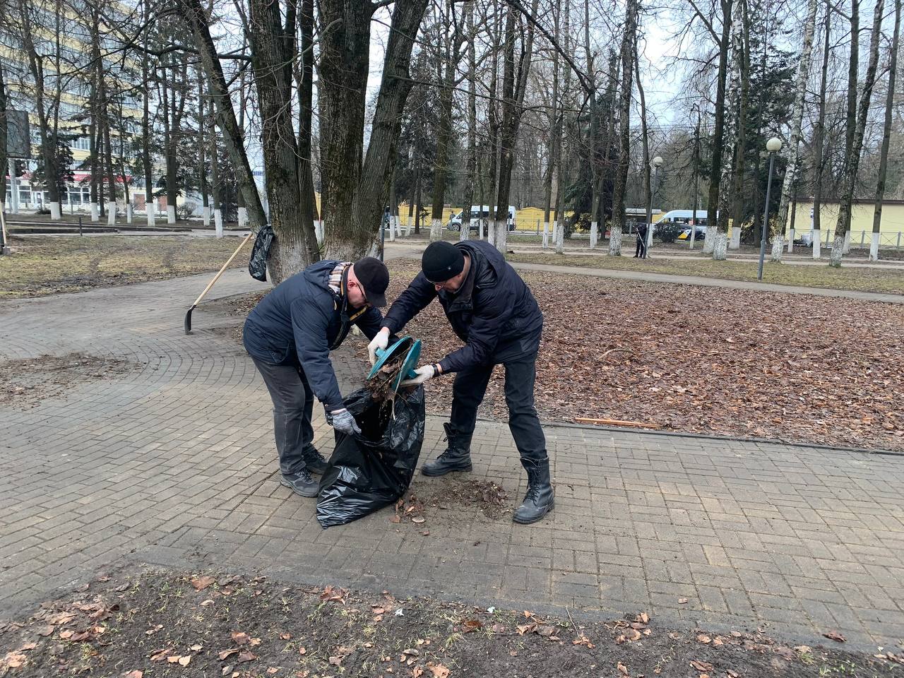 Сегодня в Брянске проходит общегородской субботник Сегодня в Брянске проходит общегородской субботник