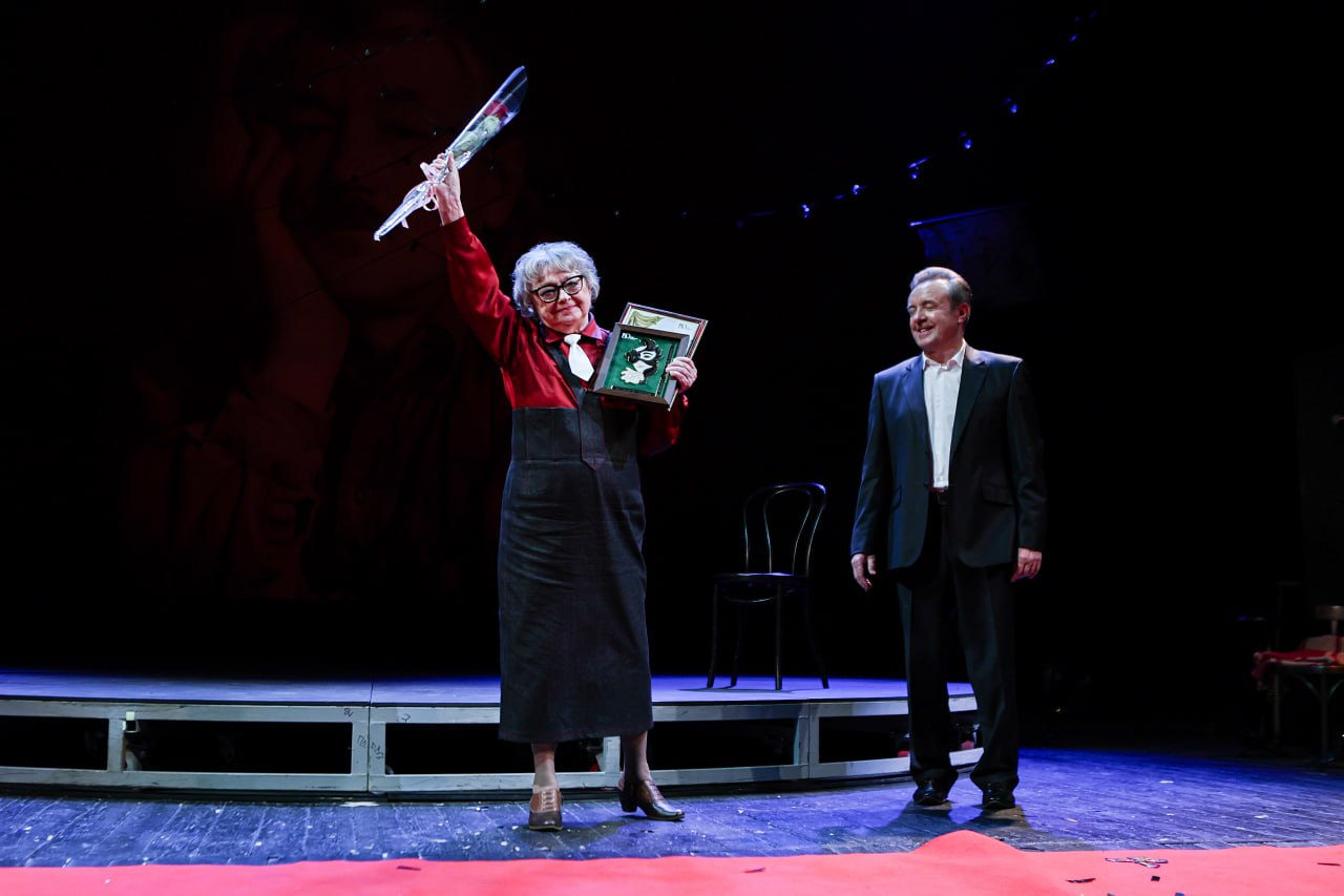 Поздним вечером 27 марта на сцене Брянского театра драмы им.А.К.Толстого состоялась театрализованная церемония награждения победителей областного конкурса театрального искусства «Успех» Поздним вечером 27 марта на сцене Брянского театра драмы им.А.К.Толстого состоялась театрализованная церемония награждения победителей областного конкурса театрального искусства «Успех»