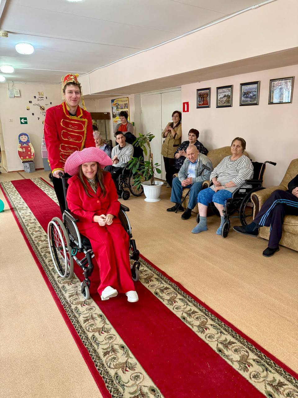 «Мы любим красное носить». Сегодня мы отмечаем День Счастья! И Дарковичский дом социального обслуживания решил сделать его незабываемым для всех «Мы любим красное носить». Сегодня мы отмечаем День Счастья! И Дарковичский дом социального обслуживания решил сделать его незабываемым для всех