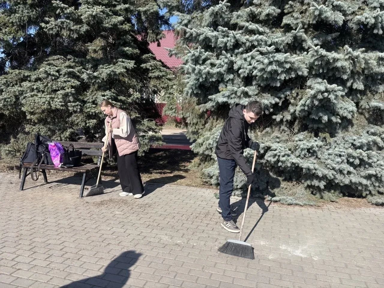 С приходом календарной весны и активным таянием снега в Клетнянском районе обозначилась важная сезонная задача — наведение чистоты и порядка С приходом календарной весны и активным таянием снега в Клетнянском районе обозначилась важная сезонная задача — наведение чистоты и порядка