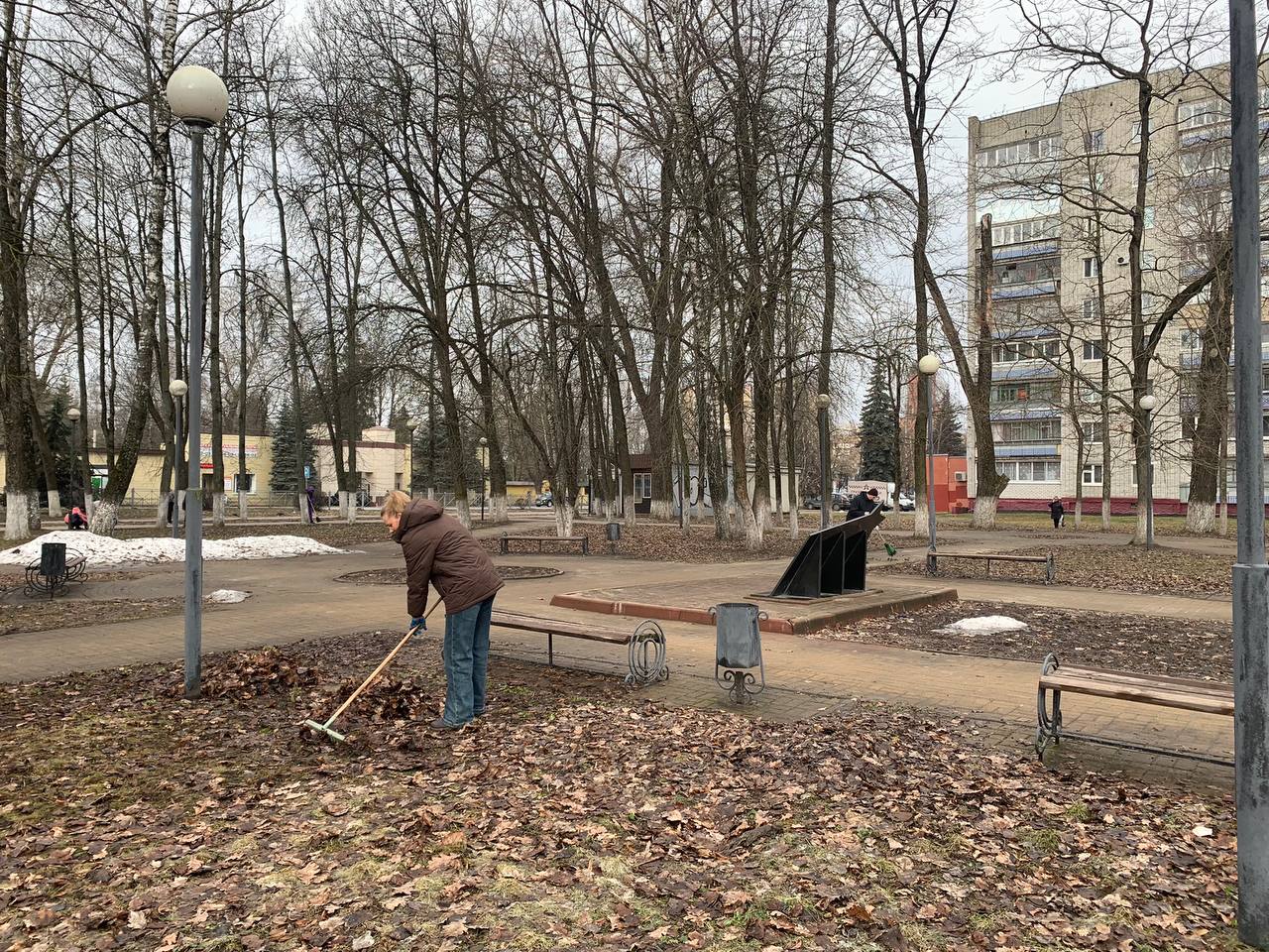 Сегодня в Брянске проходит общегородской субботник Сегодня в Брянске проходит общегородской субботник