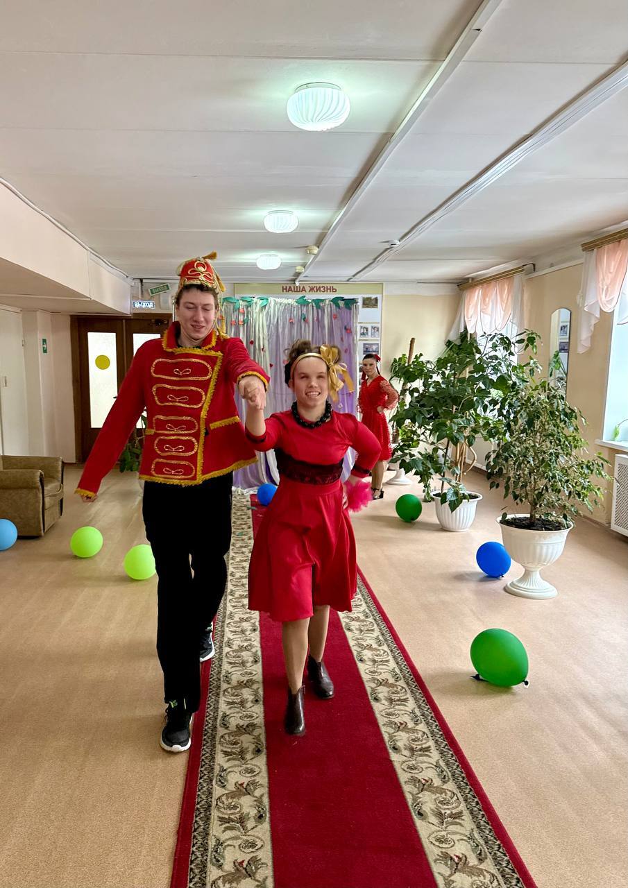 «Мы любим красное носить». Сегодня мы отмечаем День Счастья! И Дарковичский дом социального обслуживания решил сделать его незабываемым для всех «Мы любим красное носить». Сегодня мы отмечаем День Счастья! И Дарковичский дом социального обслуживания решил сделать его незабываемым для всех