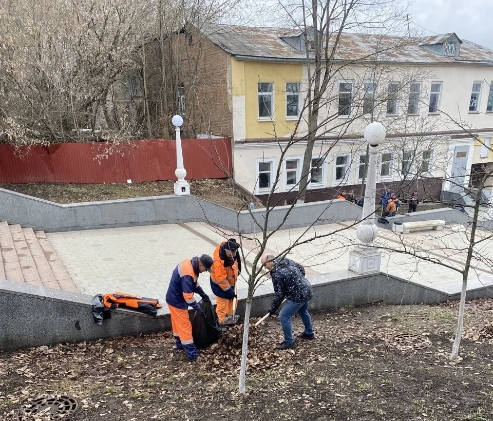 Работа без выходных. Не отставали от горожан сегодня и бригады муниципального дорожного управления Работа без выходных. Не отставали от горожан сегодня и бригады муниципального дорожного управления