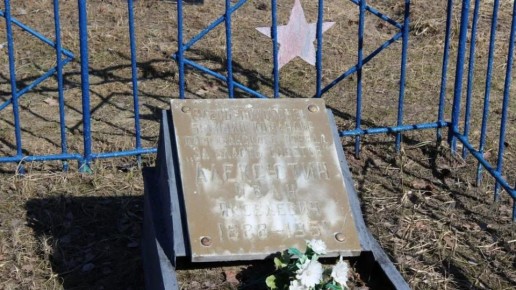 В посёлке Суземка на центральном кладбище в этом году планируется восстановление монументов, увековечивающих память двух значимых фигур: Григория Алексеевича Антонова, служившего начальником штаба первой Клетнянской бригады...