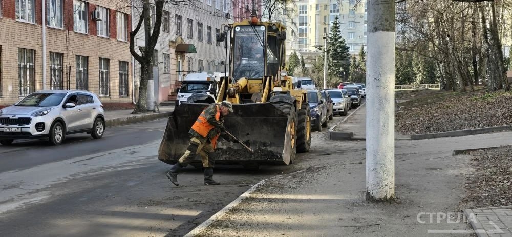 В Брянске продолжается весенняя уборка города