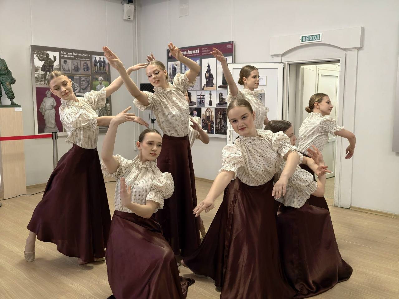 В Городском выставочном зале прошло открытие выставки Заславы Васильевны Щербаковой «Друзья, прекрасен наш союз!» В Городском выставочном зале прошло открытие выставки Заславы Васильевны Щербаковой «Друзья, прекрасен наш союз!»