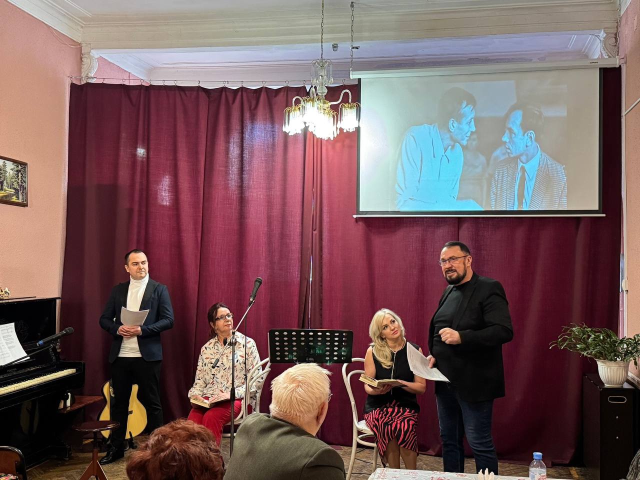 В ГДК Советского района прошел поэтический вечер «Волшебных слов чудесный мир», посвященный творчеству поэтов-шестидесятников В ГДК Советского района прошел поэтический вечер «Волшебных слов чудесный мир», посвященный творчеству поэтов-шестидесятников