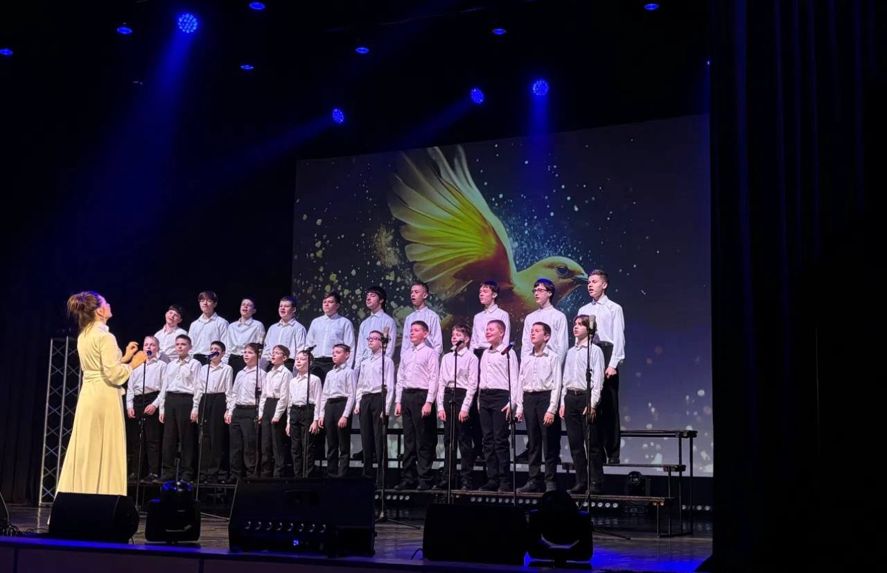 В рамках Года единства народов России и Всероссийской просветительной акции «Россия - семья семей» на сцене концертного зала городского Дворца культуры им. Д. Н. Медведева состоялся концерт учащихся Городской детской хоровой... В рамках Года единства народов России и Всероссийской просветительной акции «Россия - семья семей» на сцене концертного зала городского Дворца культуры им. Д. Н. Медведева состоялся концерт учащихся Городской детской хоровой...