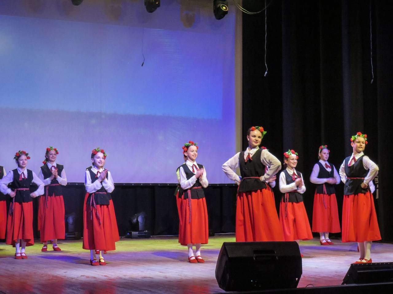 XVI фестиваль детского творчества «Наши песни» прошёл ярко, душевно и незабываемо XVI фестиваль детского творчества «Наши песни» прошёл ярко, душевно и незабываемо