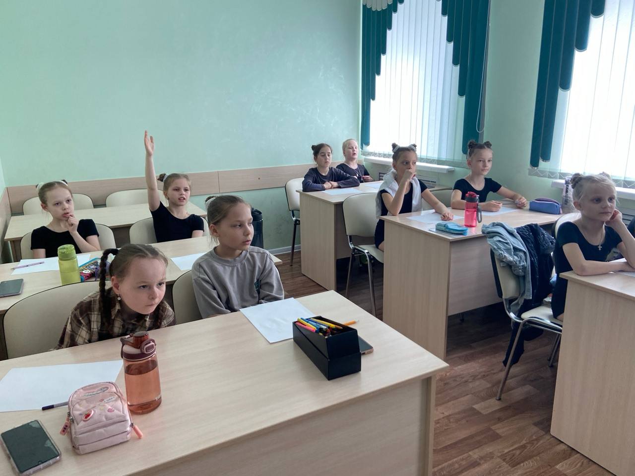 30 марта 2026 года в 3 «а» классе Детской хореографической школы города Брянска под руководством Ольги Игоревны Хачатуровой состоялся тематический классный час, посвященный Дню единения народов Беларуси и России 30 марта 2026 года в 3 «а» классе Детской хореографической школы города Брянска под руководством Ольги Игоревны Хачатуровой состоялся тематический классный час, посвященный Дню единения народов Беларуси и России