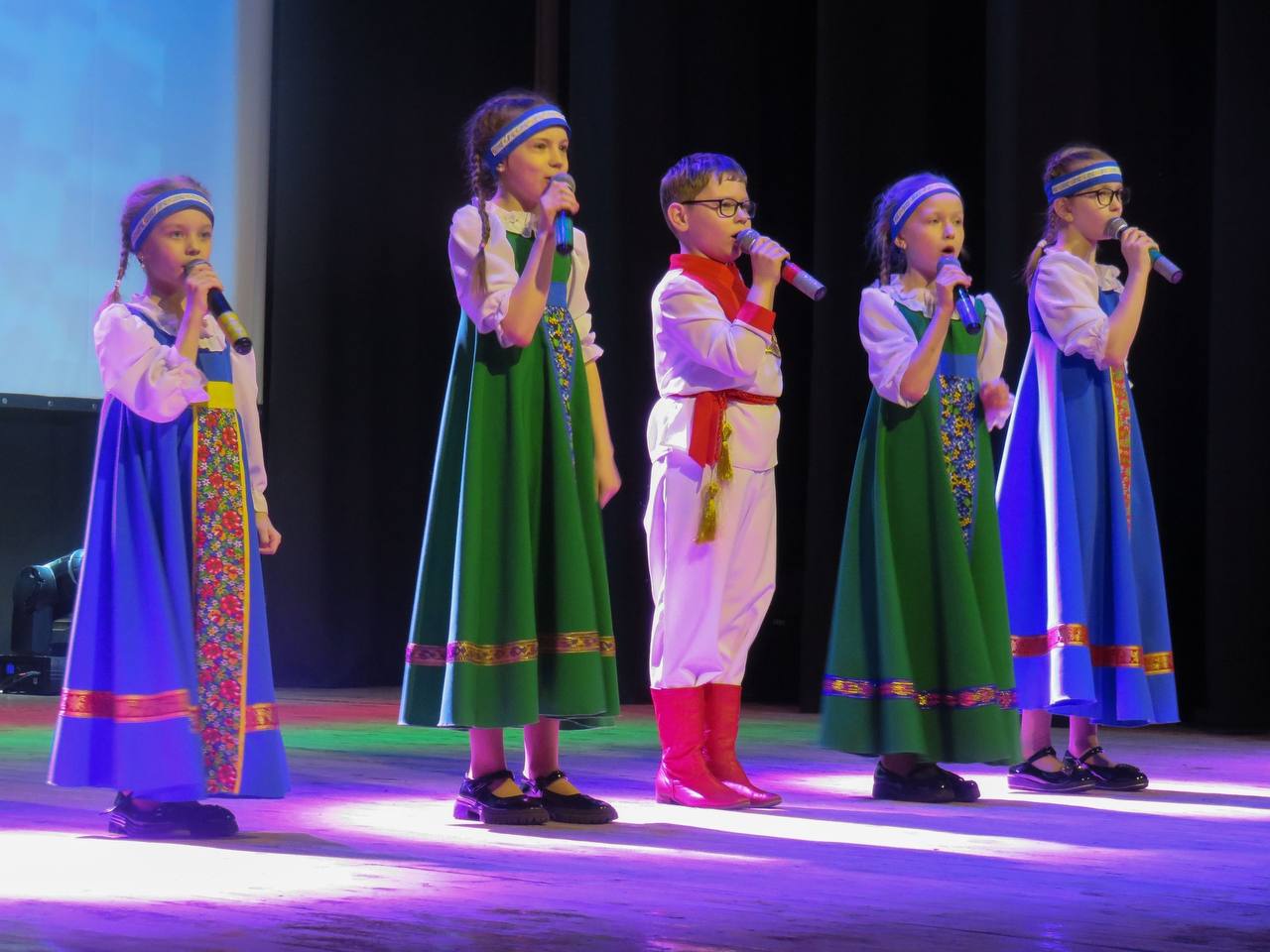 XVI фестиваль детского творчества «Наши песни» прошёл ярко, душевно и незабываемо XVI фестиваль детского творчества «Наши песни» прошёл ярко, душевно и незабываемо