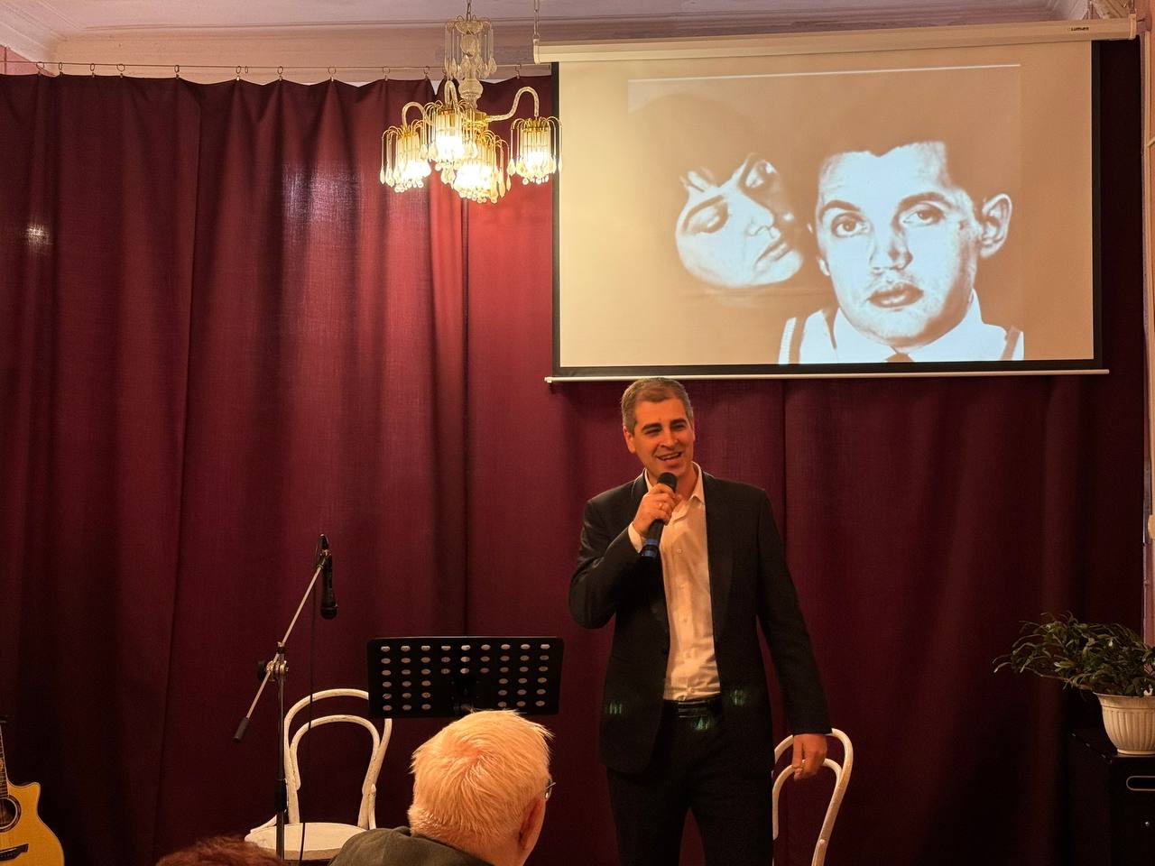 В ГДК Советского района прошел поэтический вечер «Волшебных слов чудесный мир», посвященный творчеству поэтов-шестидесятников В ГДК Советского района прошел поэтический вечер «Волшебных слов чудесный мир», посвященный творчеству поэтов-шестидесятников