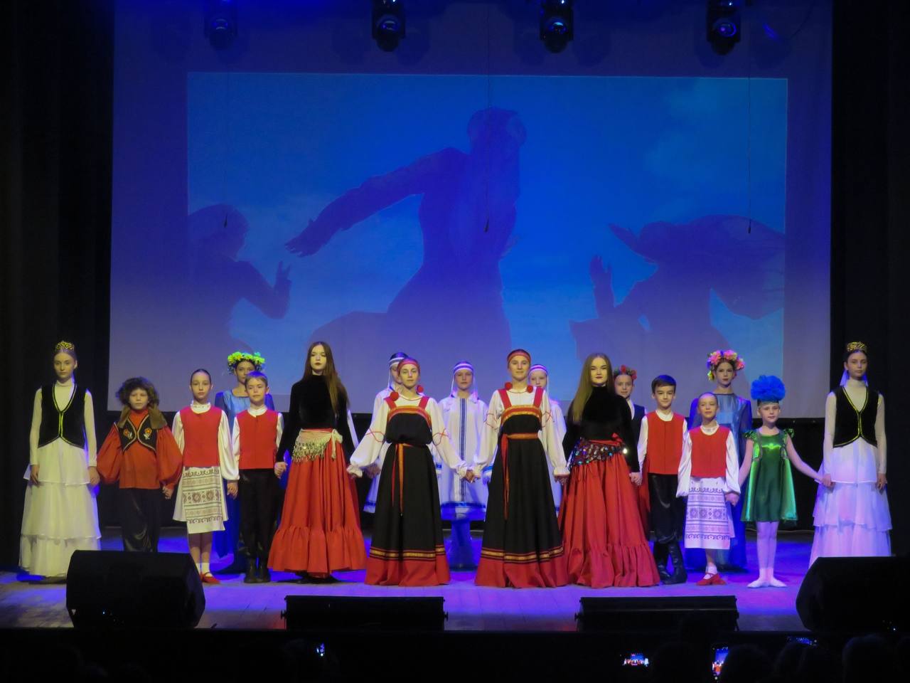 XVI фестиваль детского творчества «Наши песни» прошёл ярко, душевно и незабываемо XVI фестиваль детского творчества «Наши песни» прошёл ярко, душевно и незабываемо