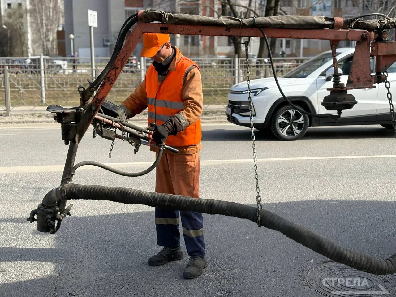 Устойчивая теплая и сухая погода, которая пришла в Брянск, позволила дорожникам нарастить темпы ремонта поврежденного за зиму асфальта Устойчивая теплая и сухая погода, которая пришла в Брянск, позволила дорожникам нарастить темпы ремонта поврежденного за зиму асфальта