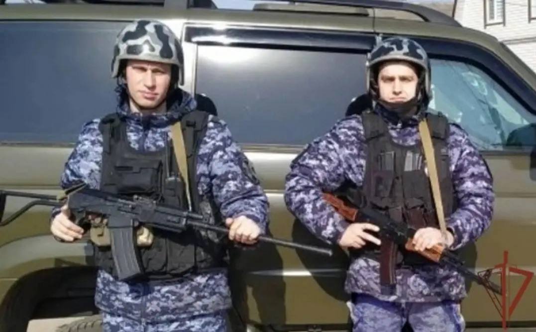 В посёлке Климово Брянской области росгвардейцы оказали помощь мужчине, пострадавшему в результате атаки БПЛА ВСУ