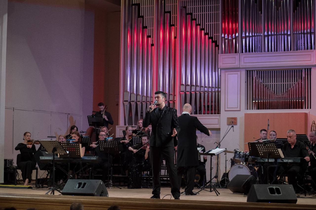 Вчера в концертном зале имени Л.В. Собинова Ярославской государственной филармонии состоялось выступление Брянского городского эстрадного оркестра и ансамбля народной музыки «Ватага» с творческим проектом «Цикл концертов... Вчера в концертном зале имени Л.В. Собинова Ярославской государственной филармонии состоялось выступление Брянского городского эстрадного оркестра и ансамбля народной музыки «Ватага» с творческим проектом «Цикл концертов...