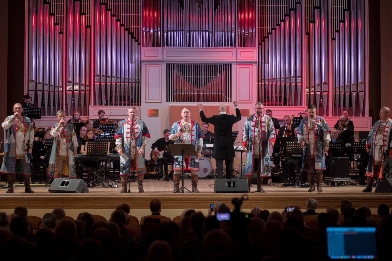 Вчера в концертном зале имени Л.В. Собинова Ярославской государственной филармонии состоялось выступление Брянского городского эстрадного оркестра и ансамбля народной музыки «Ватага» с творческим проектом «Цикл концертов... Вчера в концертном зале имени Л.В. Собинова Ярославской государственной филармонии состоялось выступление Брянского городского эстрадного оркестра и ансамбля народной музыки «Ватага» с творческим проектом «Цикл концертов...