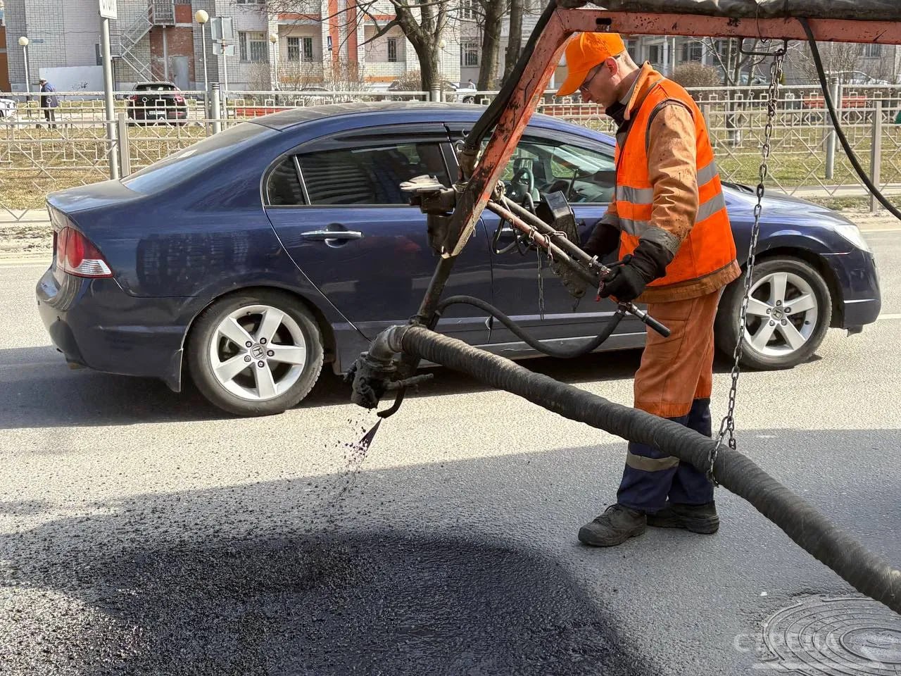 Устойчивая теплая и сухая погода, которая пришла в Брянск, позволила дорожникам нарастить темпы ремонта поврежденного за зиму асфальта Устойчивая теплая и сухая погода, которая пришла в Брянск, позволила дорожникам нарастить темпы ремонта поврежденного за зиму асфальта